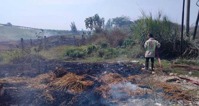 Kebakaran Lahan Kosong di Ciwaringin Ganggu Arus Balik Pemudik