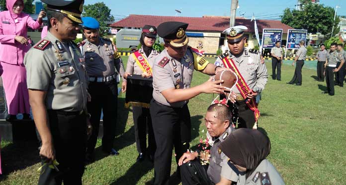 Anggotanya Naik Pangkat, Kapolres Cirebon: Jangan Sok Berkuasa