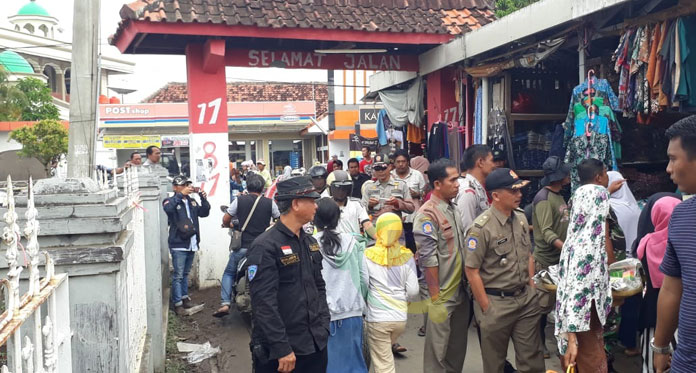 Pasar Mingguan Jatibarang Ditata