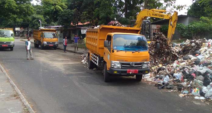 Akhirnya Dinas LH Kabupaten Angkut Sampah di TPPS Bima