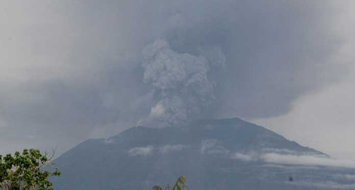 Gunung Agung 6 Kali Erupsi dalam 16 Jam