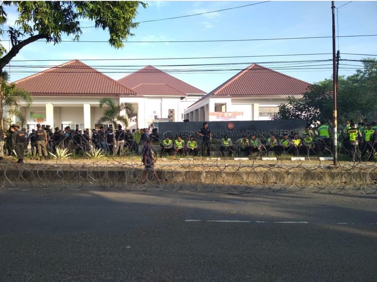 Petugas Gabungan Jaga Ketat Rekapitulasi Surat Suara di Cirebon