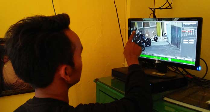 Maling Motor di Kampus Terekam CCTV