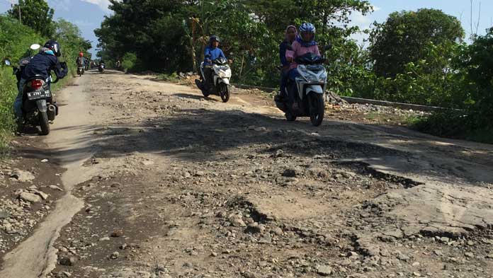 Waduh, Bertahun-tahun Jalan Ini Rusak Parah