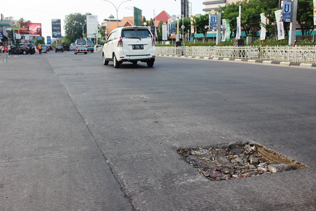Pemkot Diminta Tambal Lubang di Jalan Gunungsari