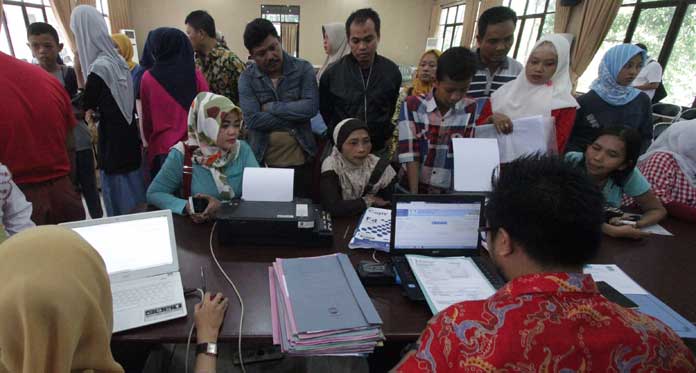 Orang Tua Siswa Baru Khawatir Biaya Membengkak