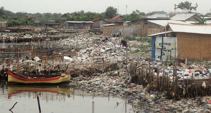 Tercemar, DLH akan Rehabilitasi Pantai Cirebon
