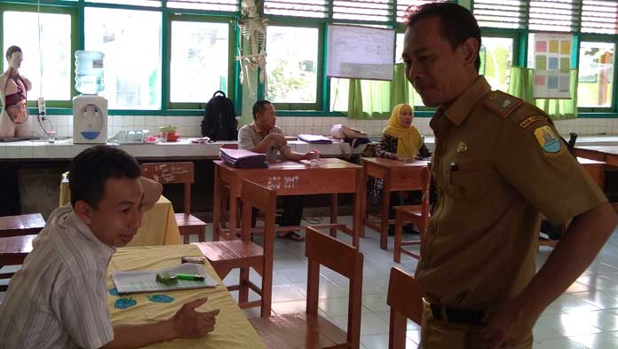 Puluhan Siswa Tidak Lolos Masuk SMPN 1 dan 2 Plumbon, Kuwu Pamijahan Protes