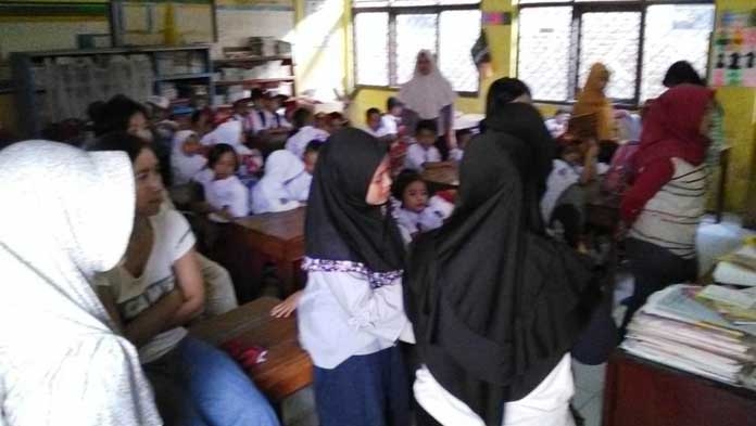 Ruang Kelas Kurang, Murid di SDN 3 Lurah Bergantian Belajar