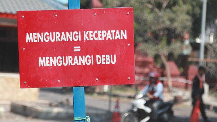 Bau Batu Bara Kian Menyengat di Sekitar Pelabuhan Cirebon