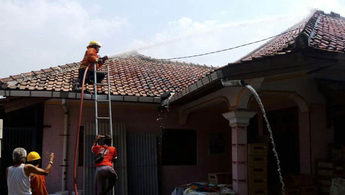 Rumah dan Toko Bangunan di Palimanan Terbakar