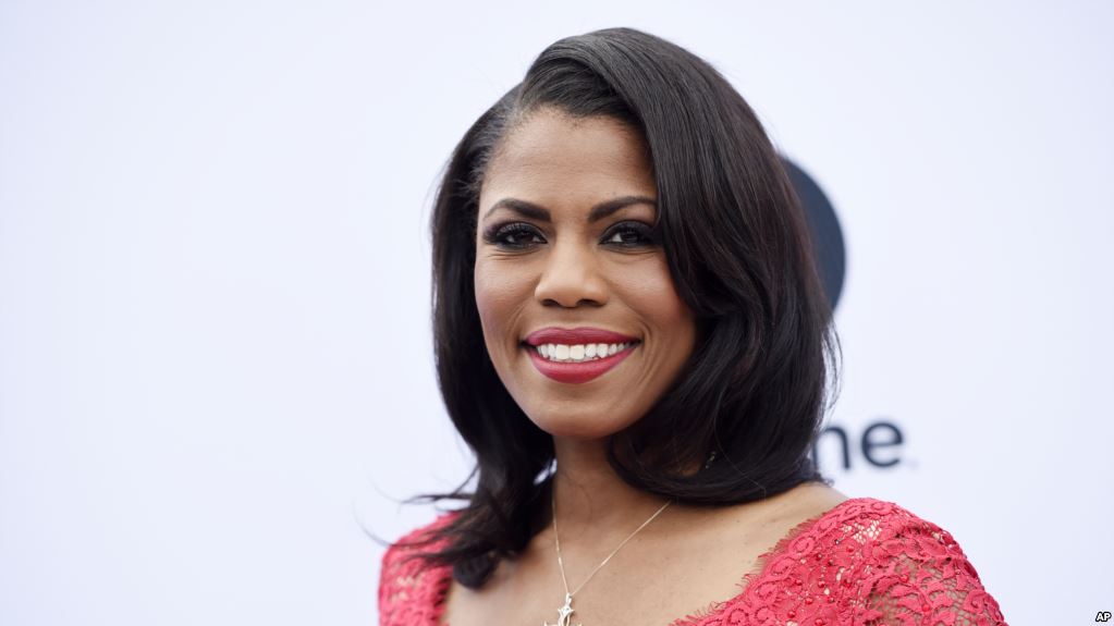 Omarosa: Saya Melihat Donald Trump Mengunyah dan Menelan Dokumen Rahasia