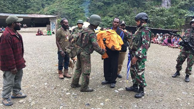 Saat Membawa Makanan untuk Anak-Anak Sekolah, Dua Anggota TNI Gugur Diserang Separatis Bersenjata Papua