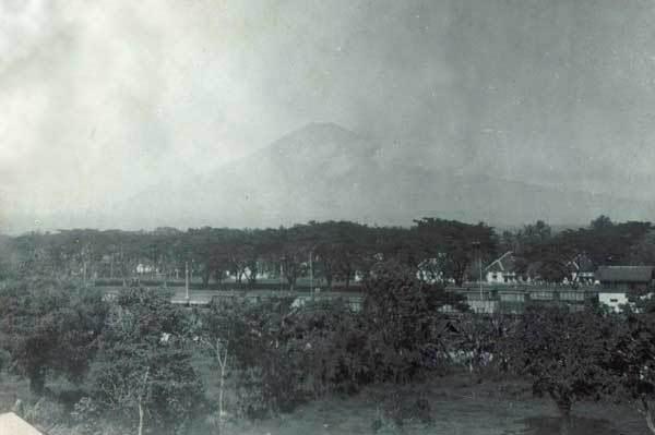 Melongok Potret Masa Silam Bangunan Mirip Anjungan Kapal di Kota Cirebon