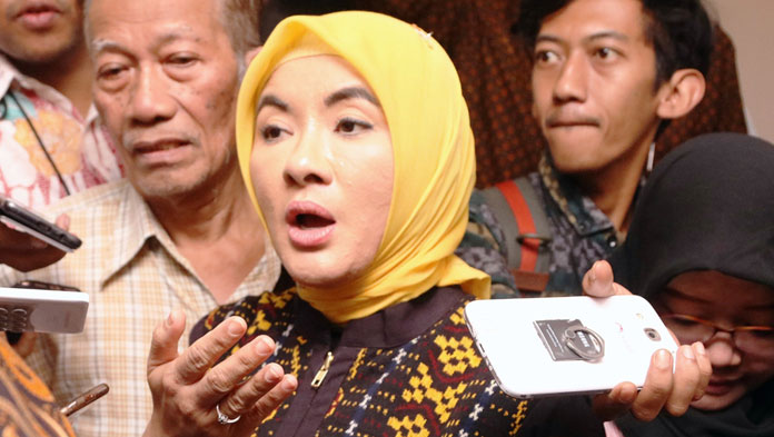 Janji Tak Naikkan Harga Premium-Solar, Nicke Widyawati Harus Amankan Program Jokowi