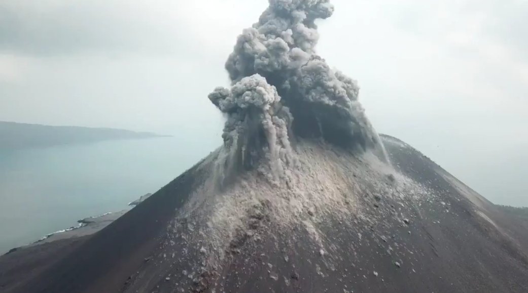 Gunung Anak Krakatau Berstatus Waspada