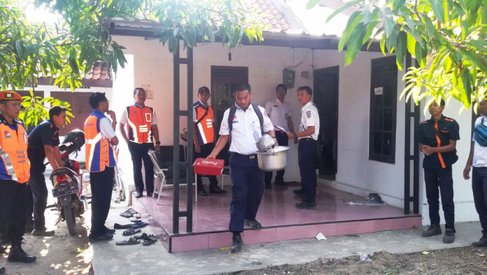 PT KAI Daop 3 Cirebon Tertibkan Dua Rumah Perusahaan