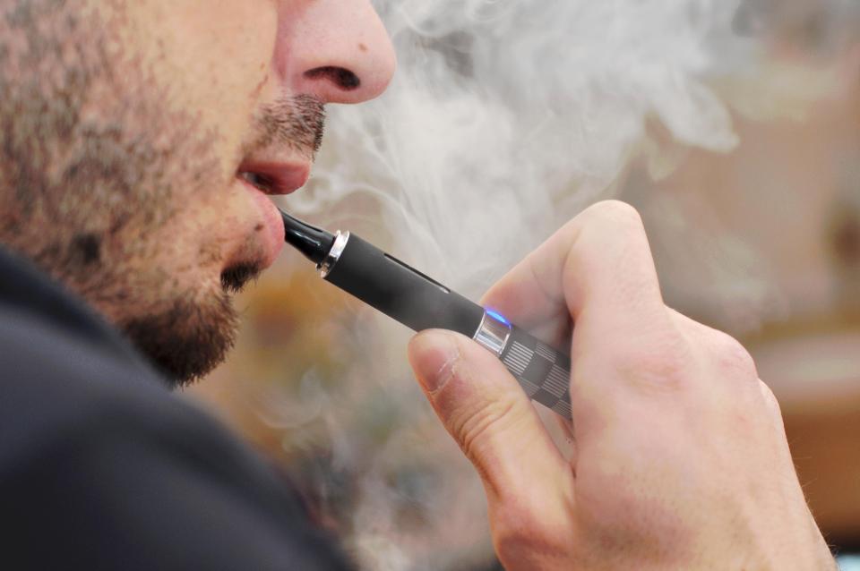 Pengguna Rokok Elektrik “Vaping” Lebih Berbahaya?