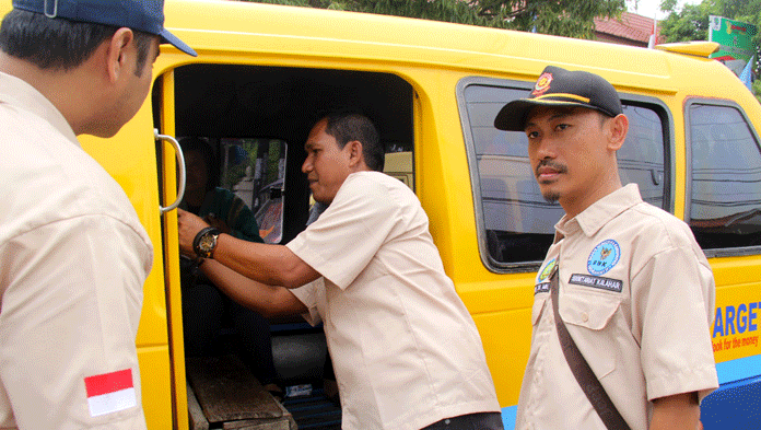 Hari Anti Narkotika, BNK Indramayu Bagi-bagi Stiker