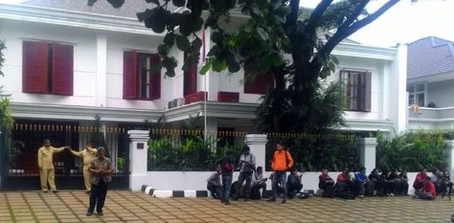 Jelang Pendaftaran Capres Cawapres, Ada Kepulan Asap di Rumah Prabowo