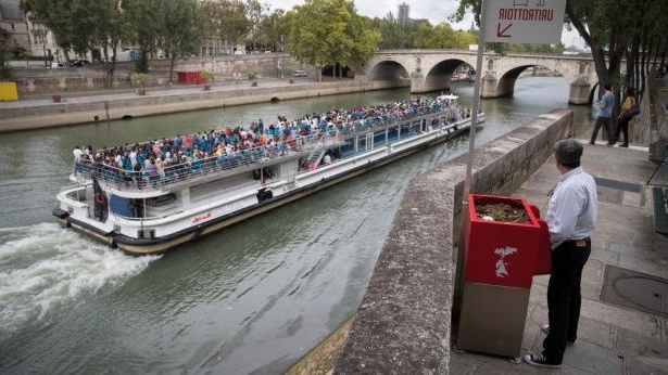 Toilet Khusus Pria Tanpa Penutup Dekat Katedral Notre Dame, Warga Paris Gempar