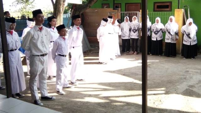 Kibarkan Merah Putih dengan Isyarat, Siswa SLB Jadi Paskibra di HUT RI