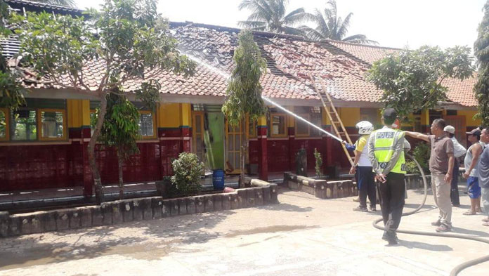 Korsleting Listrik, Tiga Ruang Kelas SDN I Putat Ludes Terbakar