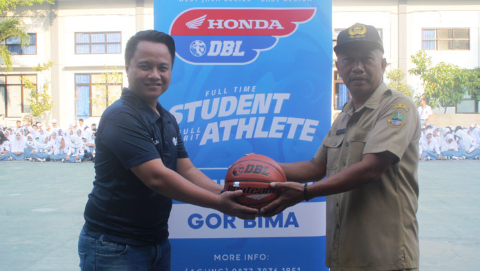 SMAN 2 Cirebon Pembuka Road Show Honda Developmental Basketball League