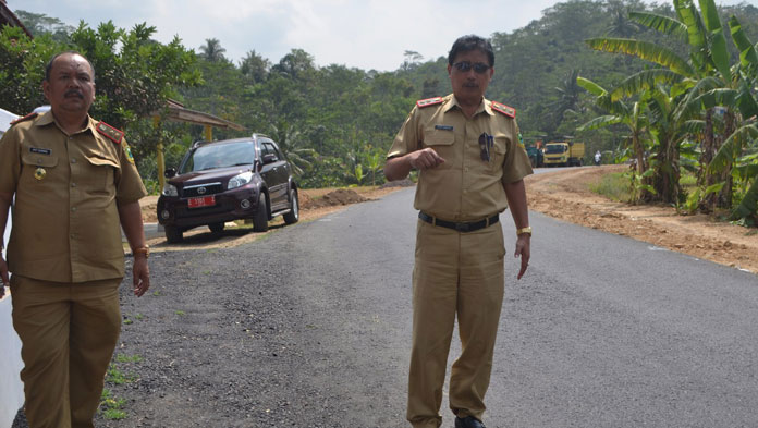 Sehari Jelang Pensiun, Jajat Pantau Pelebaran Jalur Selatan Kuningan