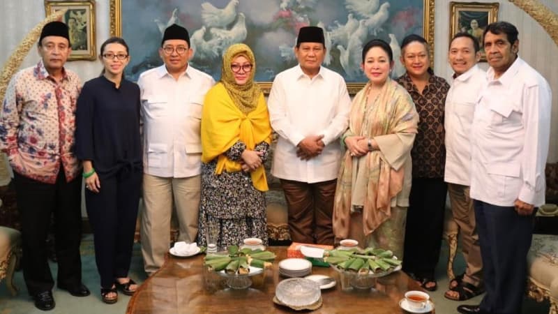 Saat Titiek Soeharto Dampingi Prabowo Subianto, Warganet Minta Rujuk