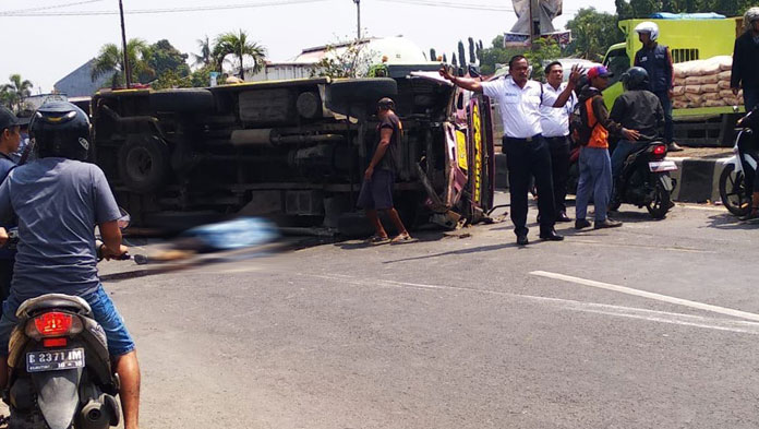 Innalillahi, Elf Terguling, Ibu Rumah Tangga Tewas Tertindih Body Mobil