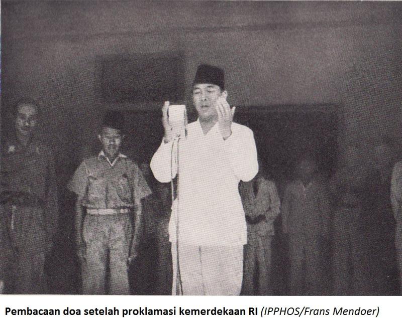 Detik-Detik Proklamasi, Memburu Mikrofon Bung Karno