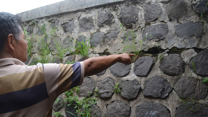 Petani Minta Tanggul Retak Diperhatikan