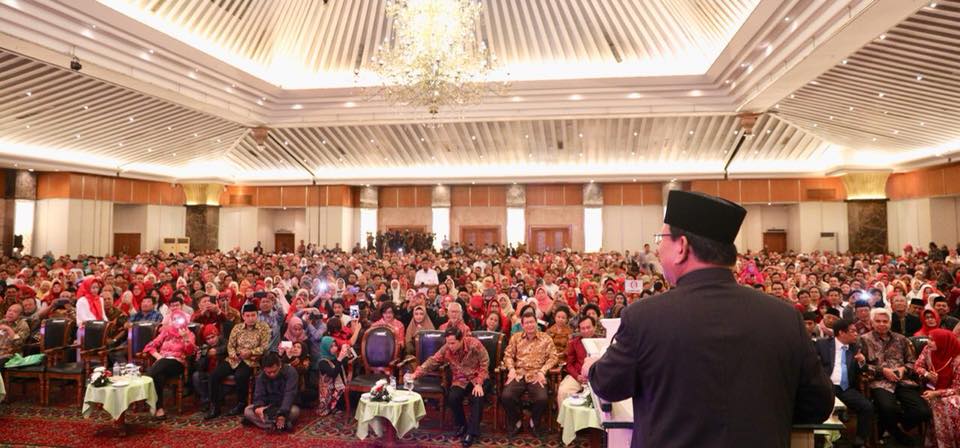 Bedah Buku Paradoks Indonesia, Kelakar Prabowo: Sayang Waktu Itu Tidak Kudeta