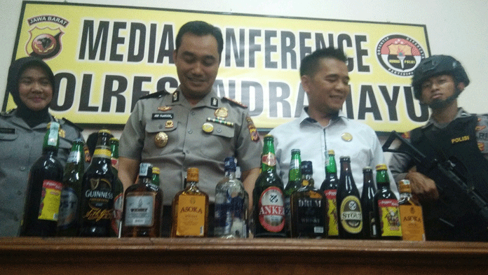 Sebulan, Polisi Sita 4.172 Botol Miras, 4.532 Liter Tuak