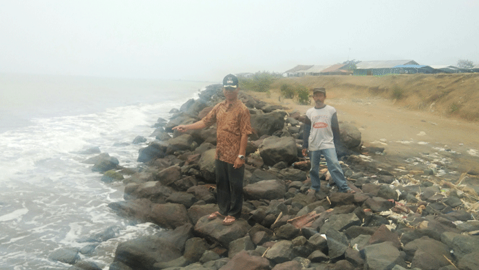 Tembok Penahan Ombak Patrol Lor Rusak