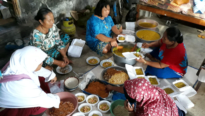 Pertahankan Tradisi Bubur Suro demi Anak Cucu