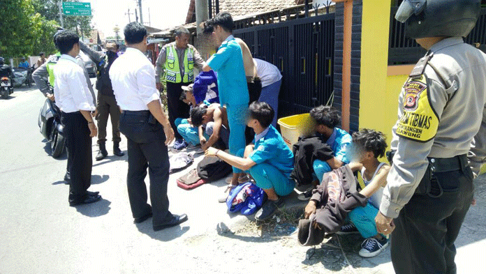 Mau Tawuran, 17 Siswa SMK di Cirebon Diciduk Polisi