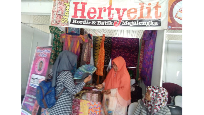 Herty Elit Kenalkan Batik Khas Majalengka di Mata Dunia