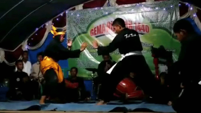 Ciharendong Gelar Ngibing Pencak Silat