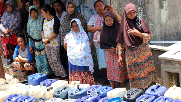 PKK-PMI Kuningan Salurkan Air Bersih ke Warga