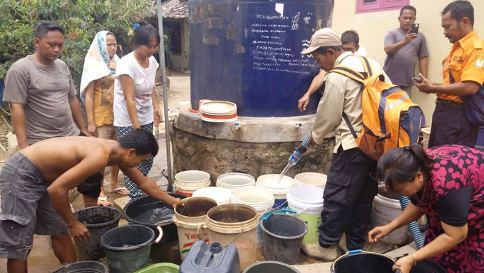 Dampak Kekeringan, Warga Dua Desa Berebut Air Bersih