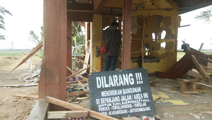 Diduga Menjual  Miras, Tiga Warung Hancur Diamuk Massa