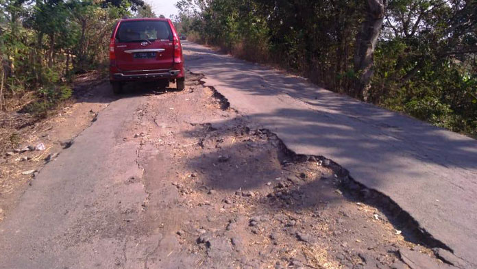 Jalan Desa Rusak Sudah Tahunan, Kuwu Ancam Unjuk Rasa