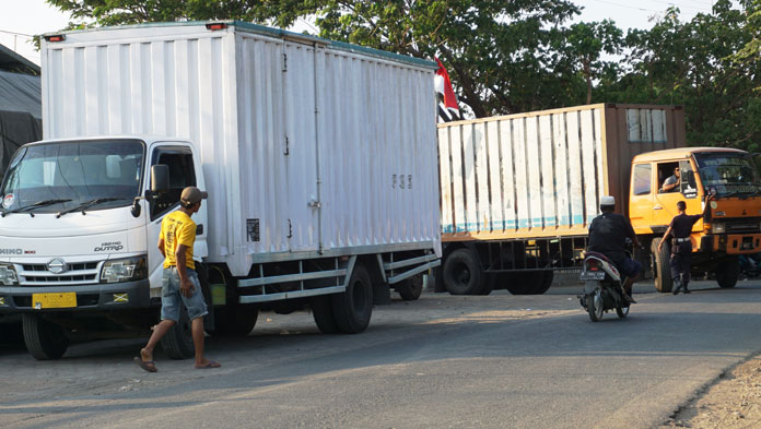 Biang Macet, Warga Dawuan Gesik Desak Dishub Tertibkan Aktivitas Truk Kontainer