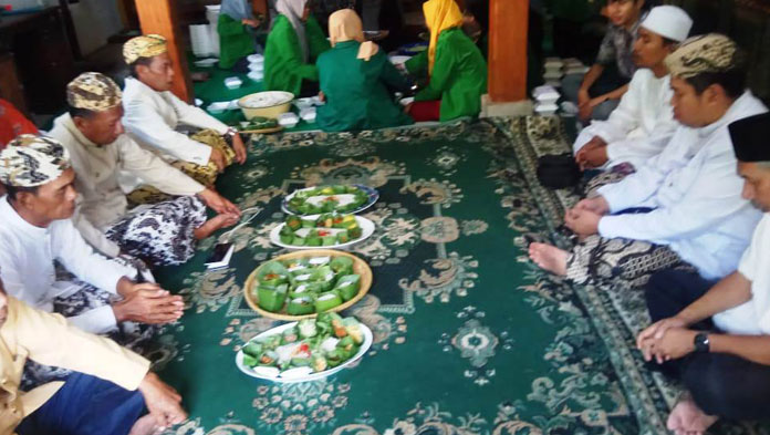 Tradisi Bubur Sura Keraton Kacirebonan, Kisah Nabi Nuh Dibalut Kearifan Lokal