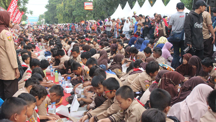 Makan Nasi Lengko Terbanyak Pecahkan Rekor ORI