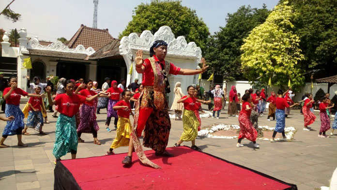 Baru Dibuka, Pendaftar Sekolah Gratis Tari Tradisional Cirebon Sudah 260 Siswa