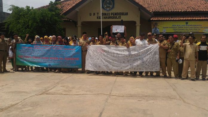 Ribuan Guru Honorer Indramayu Mogok Ngajar