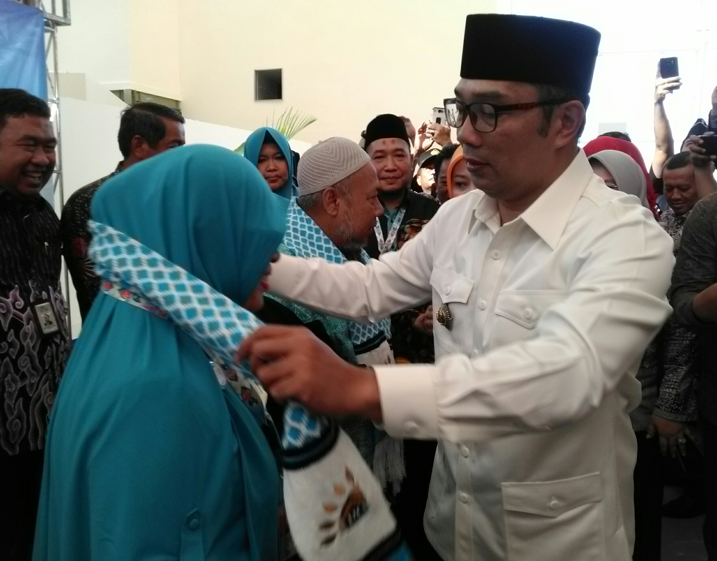 Gubernur Lepas Terbang Perdana Jamaah Umrah dari Bandara Kertajati ke Tanah Suci